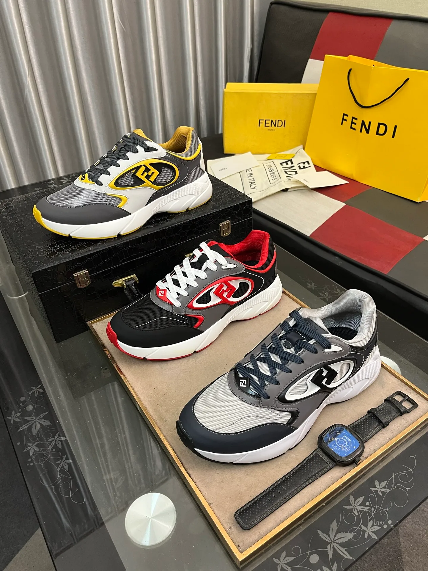 Men's Men's Shoes 💰760⌚️⌚️(Higher version) [Fendi] Fendi's latest casual shoes for men! Available at counters simultaneously! A one-to-one replica of the original. Made entirely of imported top-grain calfskin, the interior is made of top-grain water-dyed cowhide, and the original factory-supplied rubber outsole. Leading new fashion concepts. Matching code: 38-44. 45 can be customized and non-returnable! 3️⃣colors available